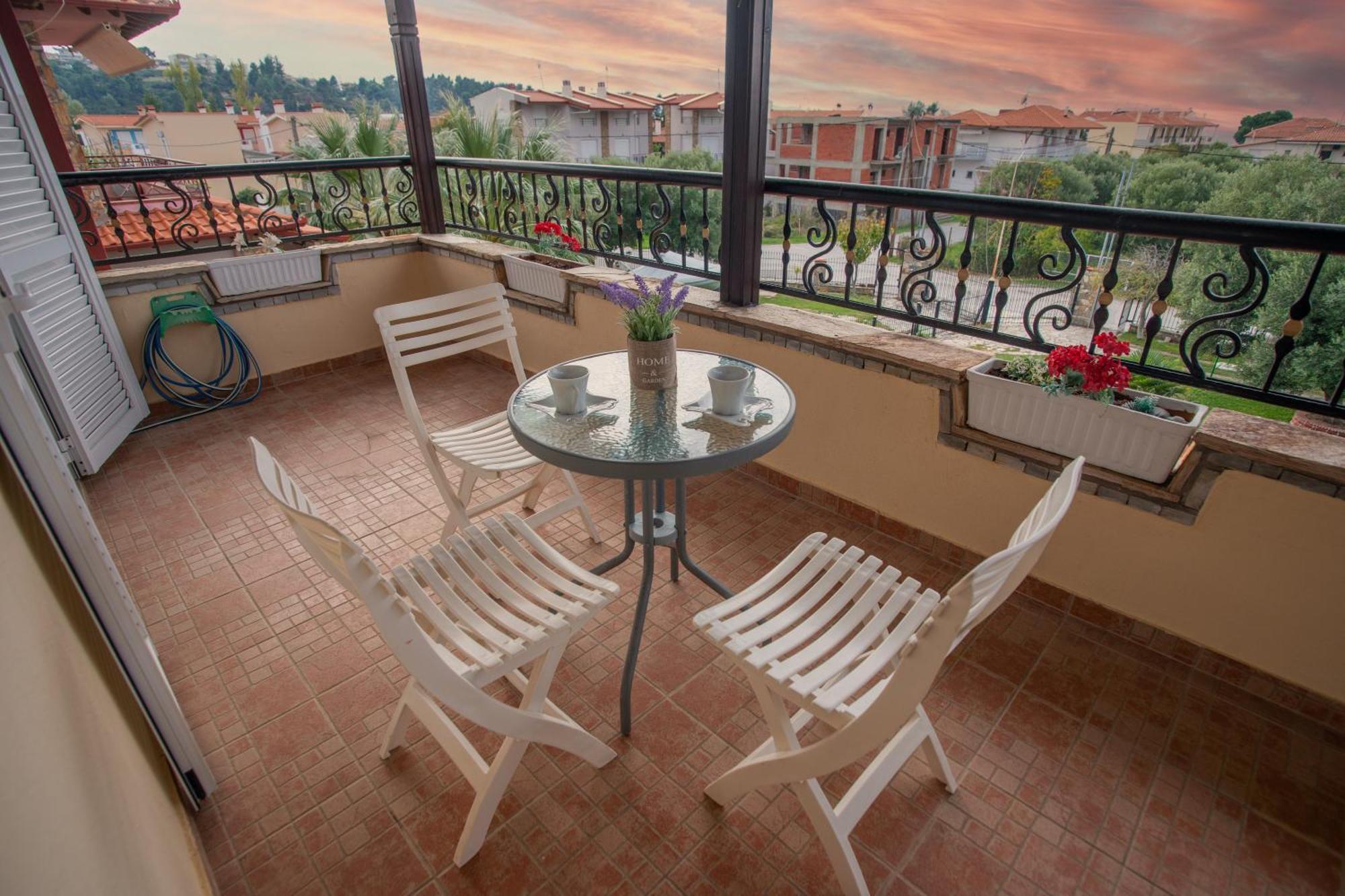 Private 6-Bdrm Villa With Garden 150M To Beach Paradíszosz Kültér fotó