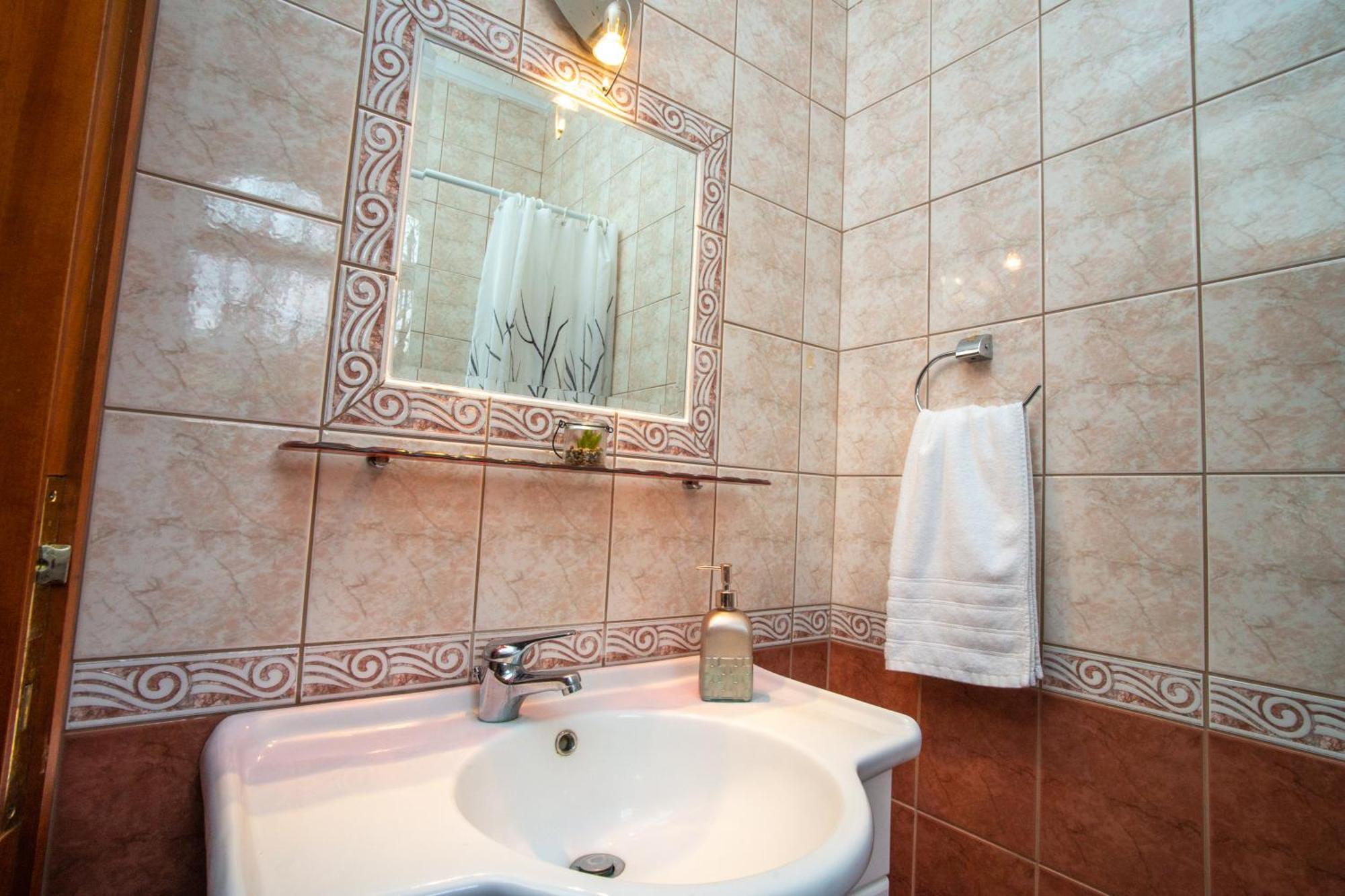 Private 6-Bdrm Villa With Garden 150M To Beach Paradíszosz Kültér fotó