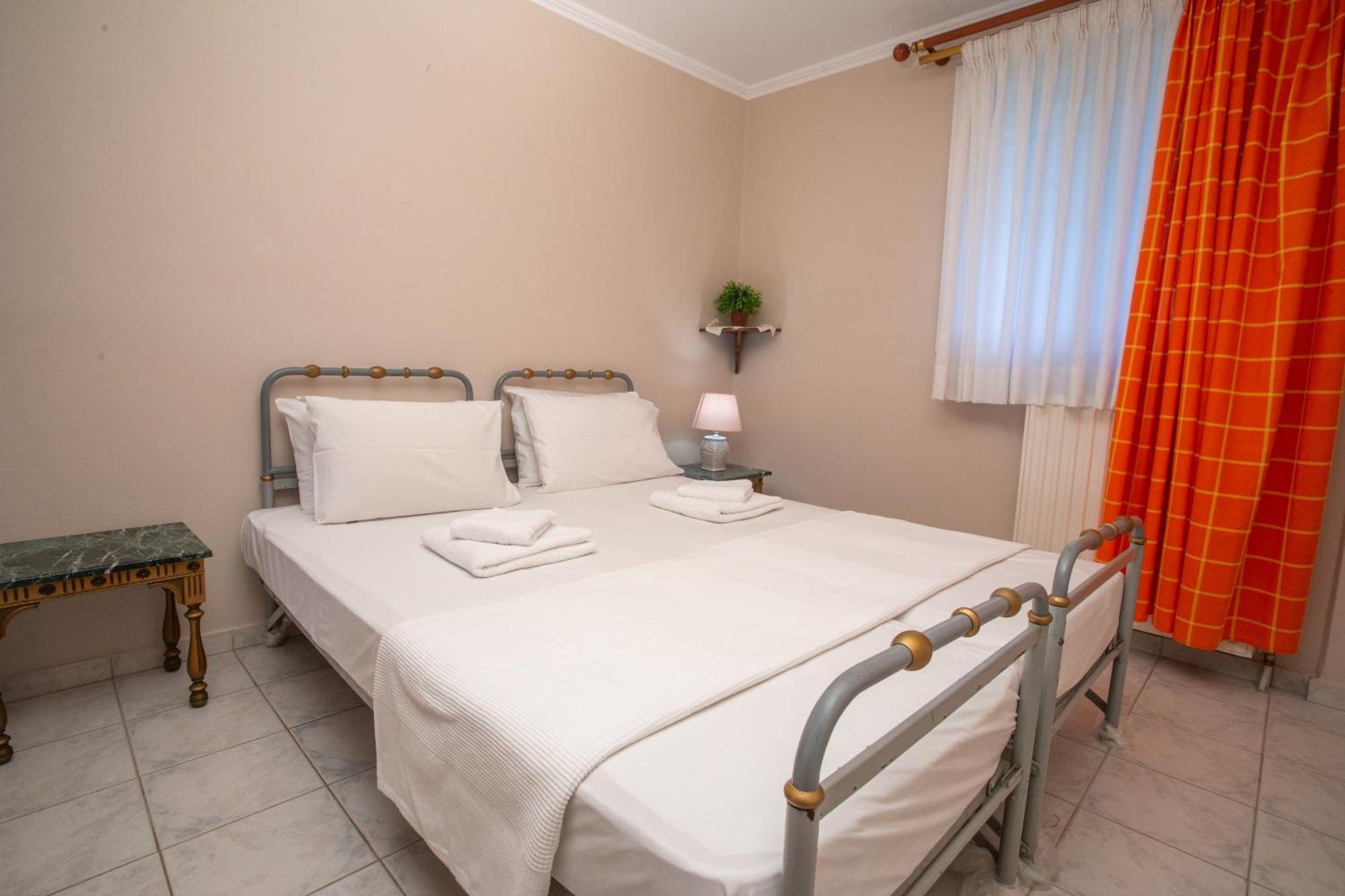 Private 6-Bdrm Villa With Garden 150M To Beach Paradíszosz Kültér fotó