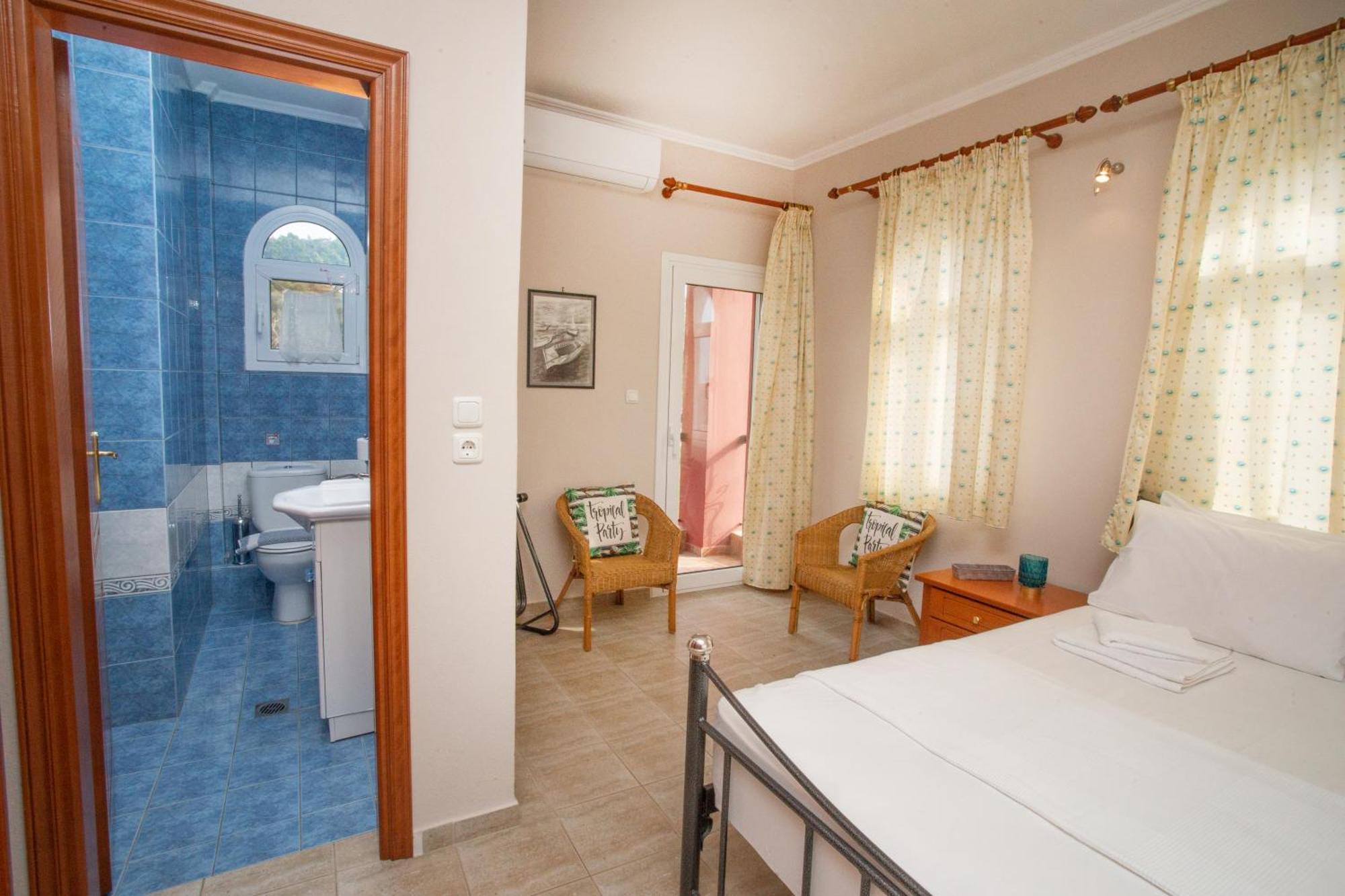Private 6-Bdrm Villa With Garden 150M To Beach Paradíszosz Kültér fotó