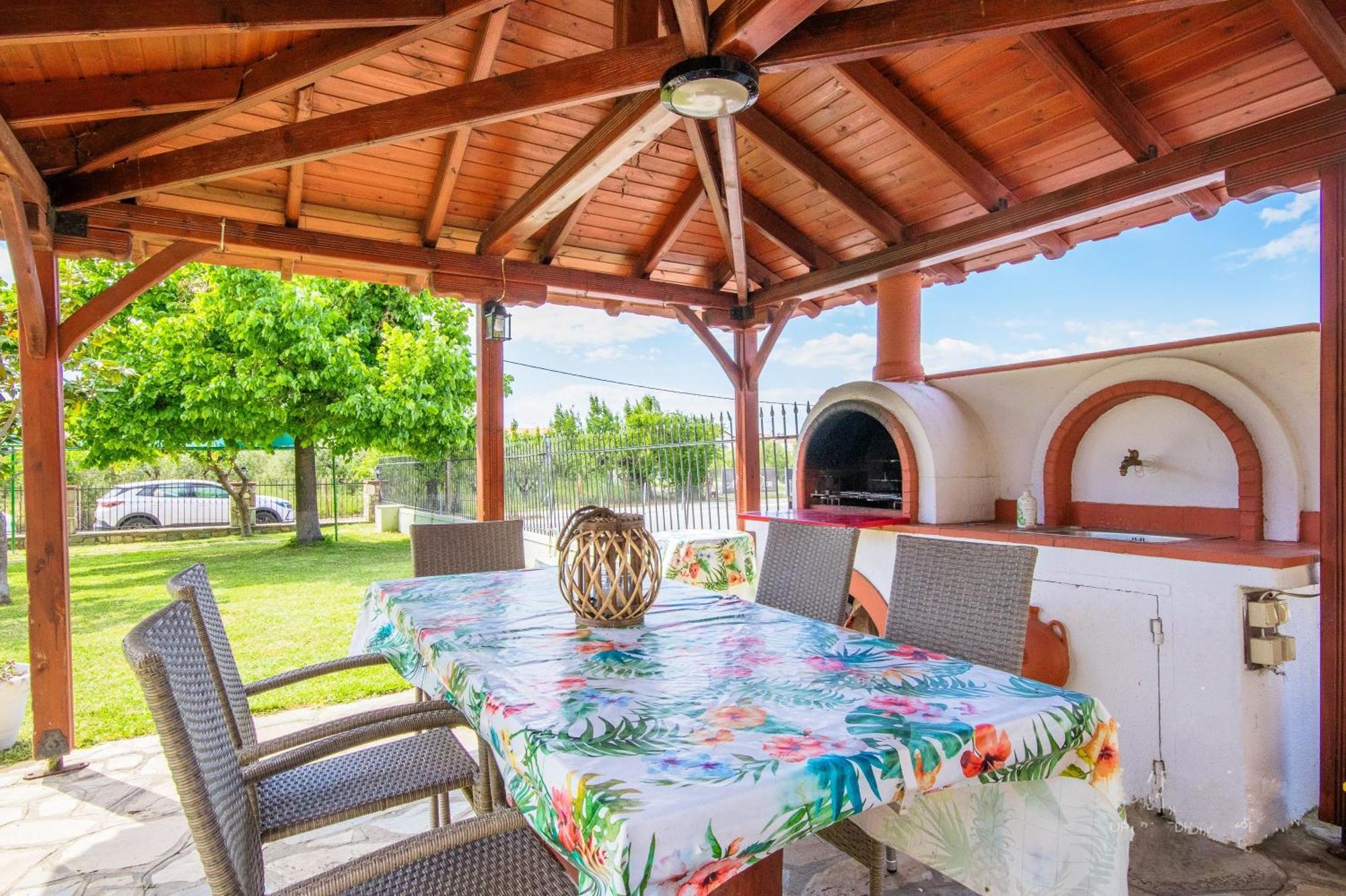 Private 6-Bdrm Villa With Garden 150M To Beach Paradíszosz Kültér fotó