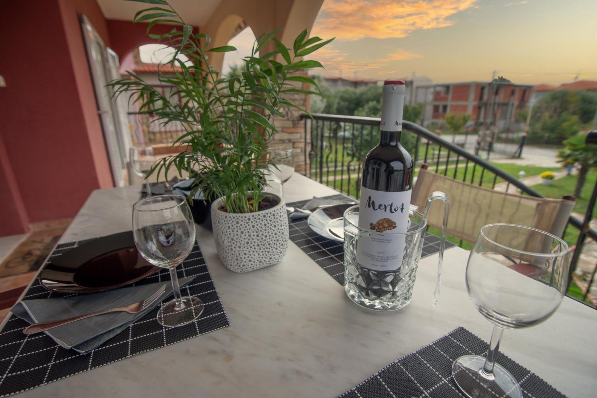 Private 6-Bdrm Villa With Garden 150M To Beach Paradíszosz Kültér fotó