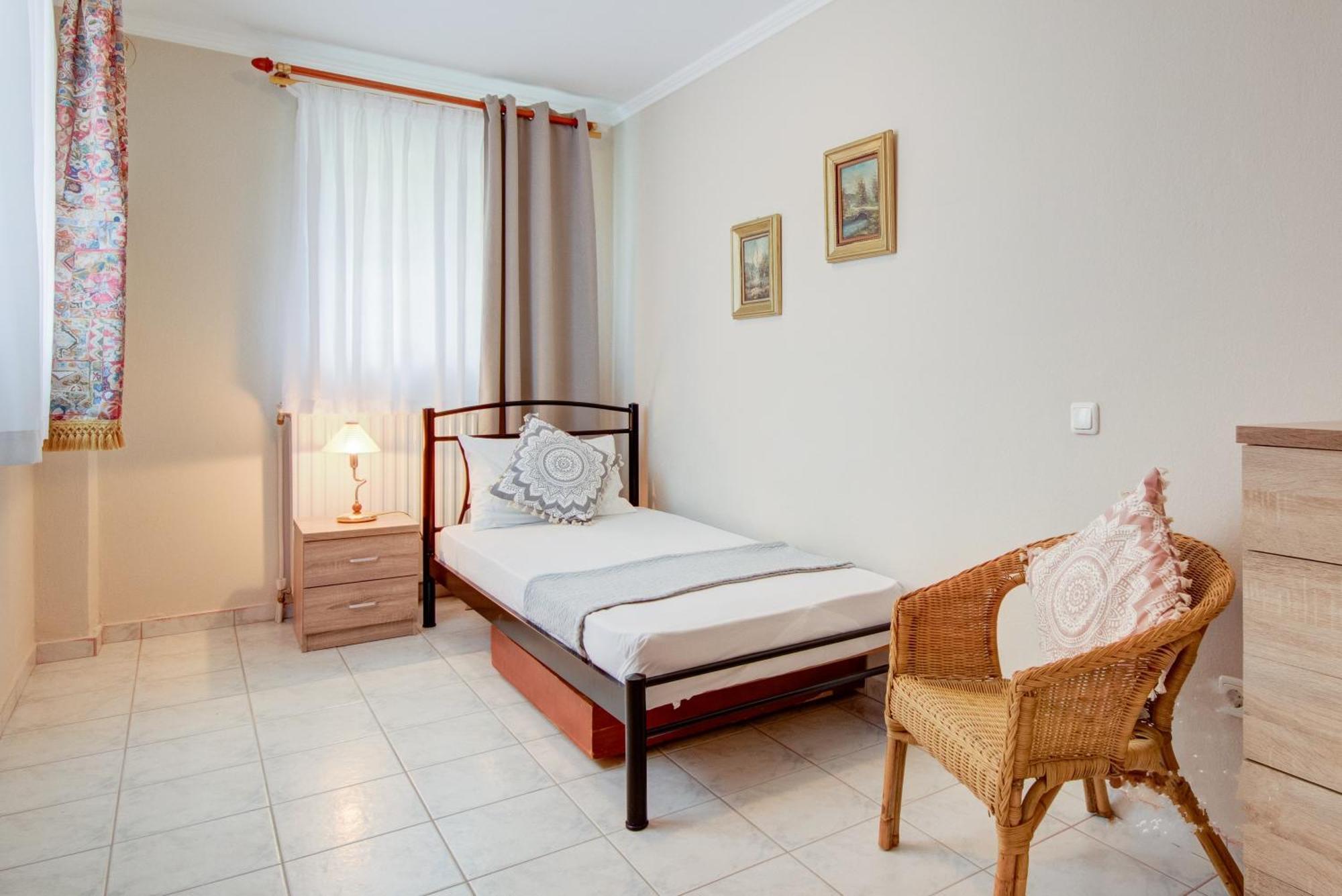 Private 6-Bdrm Villa With Garden 150M To Beach Paradíszosz Kültér fotó